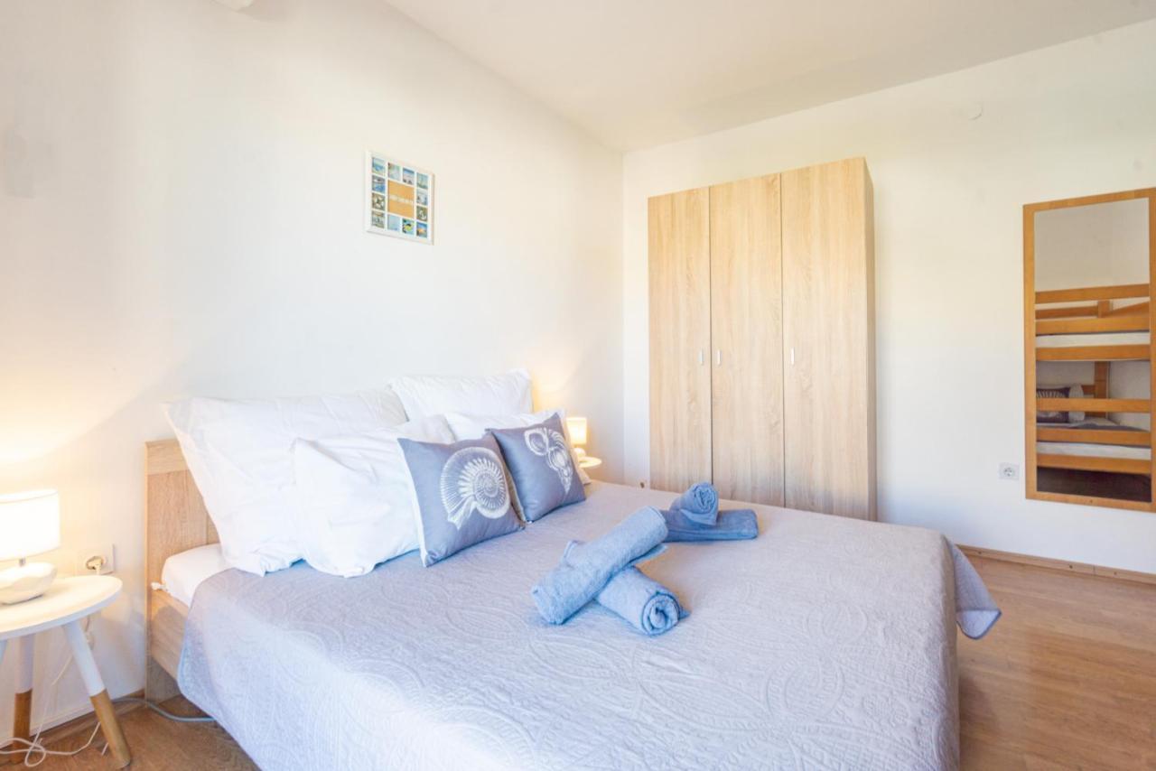 Apartment And Room Bacic Метайна Екстериор снимка