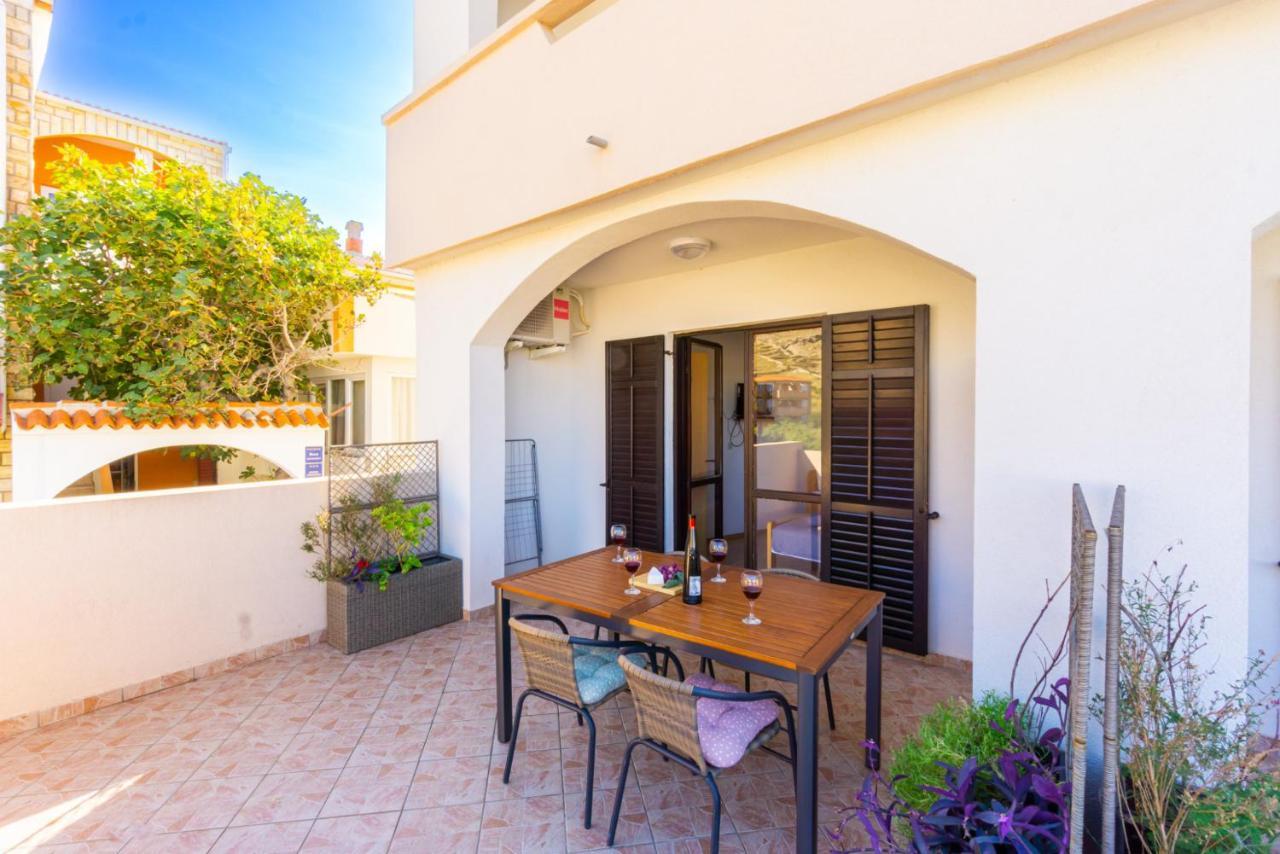Apartment And Room Bacic Метайна Екстериор снимка