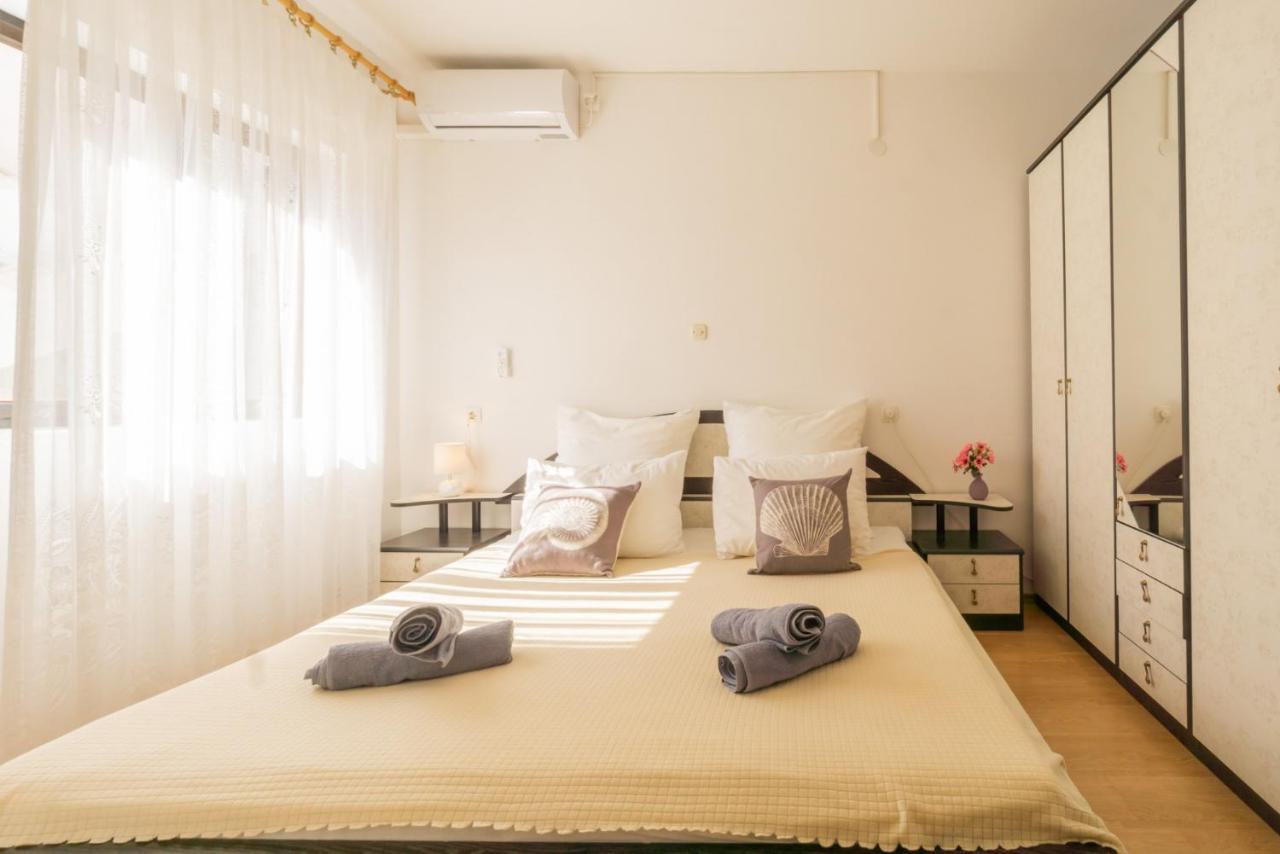 Apartment And Room Bacic Метайна Екстериор снимка