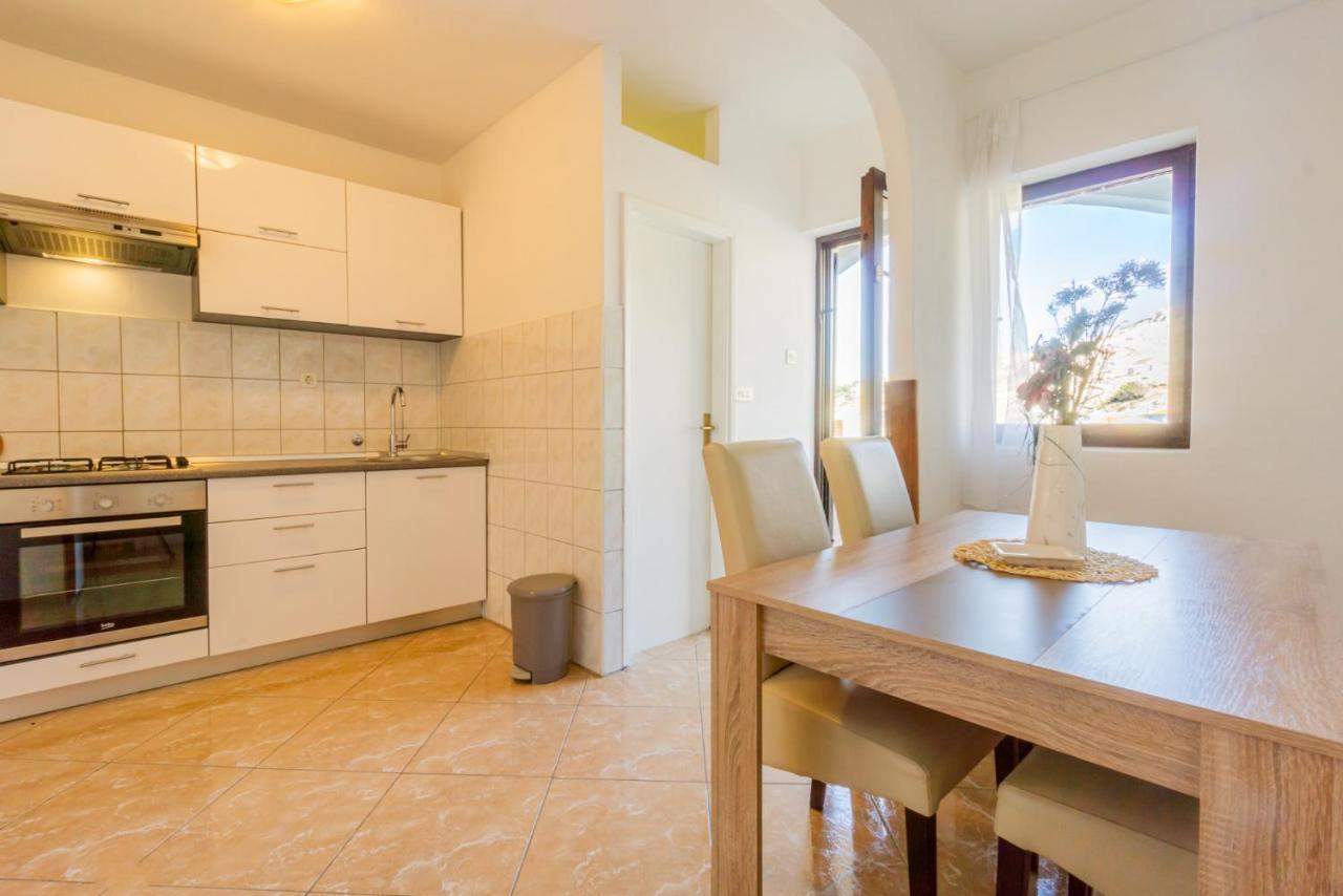 Apartment And Room Bacic Метайна Екстериор снимка