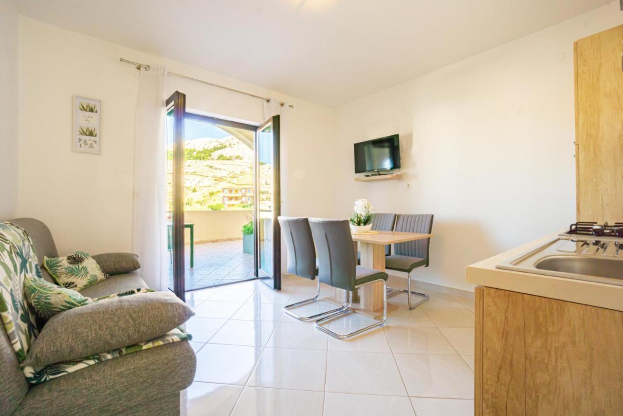 Apartment And Room Bacic Метайна Екстериор снимка
