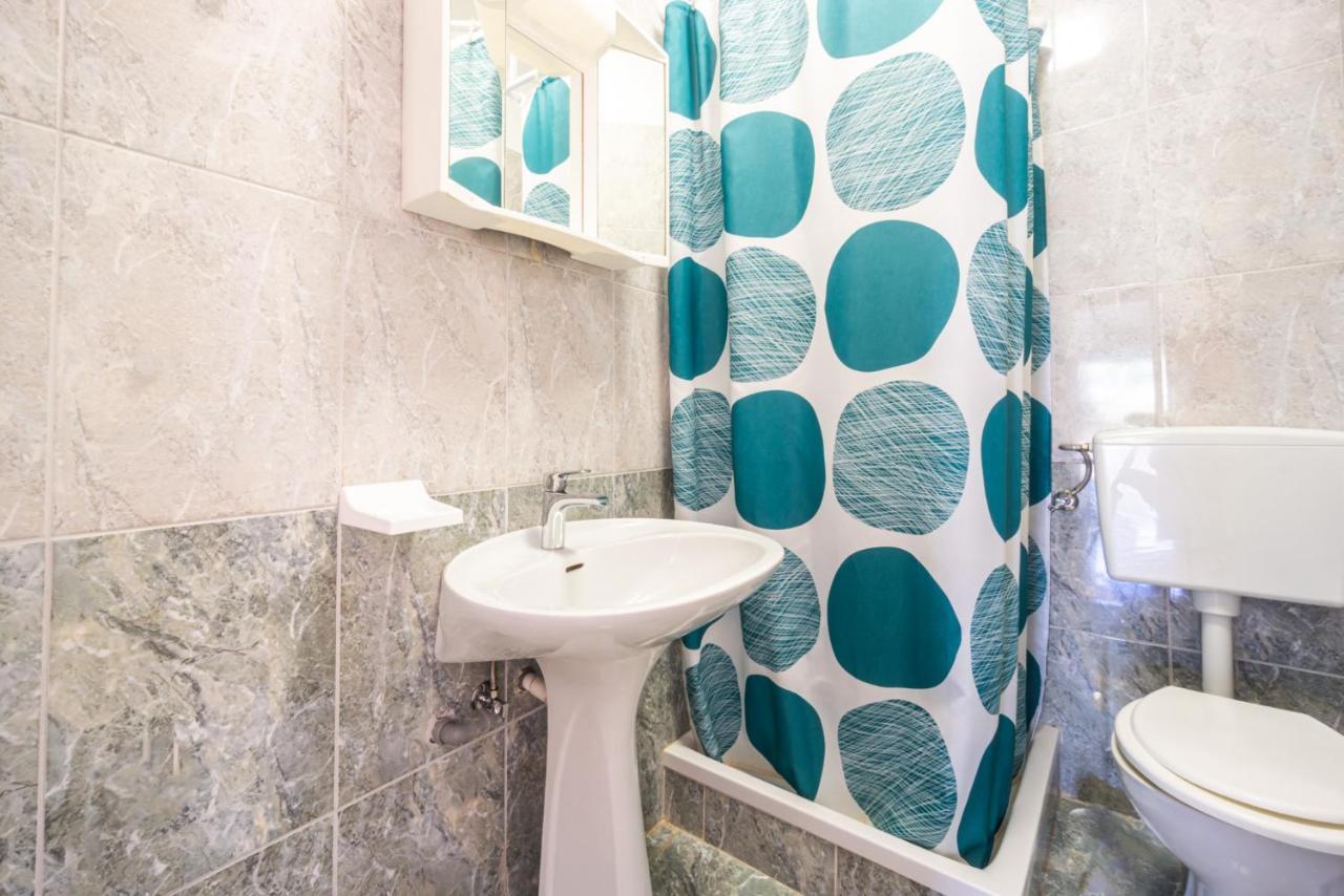 Apartment And Room Bacic Метайна Екстериор снимка