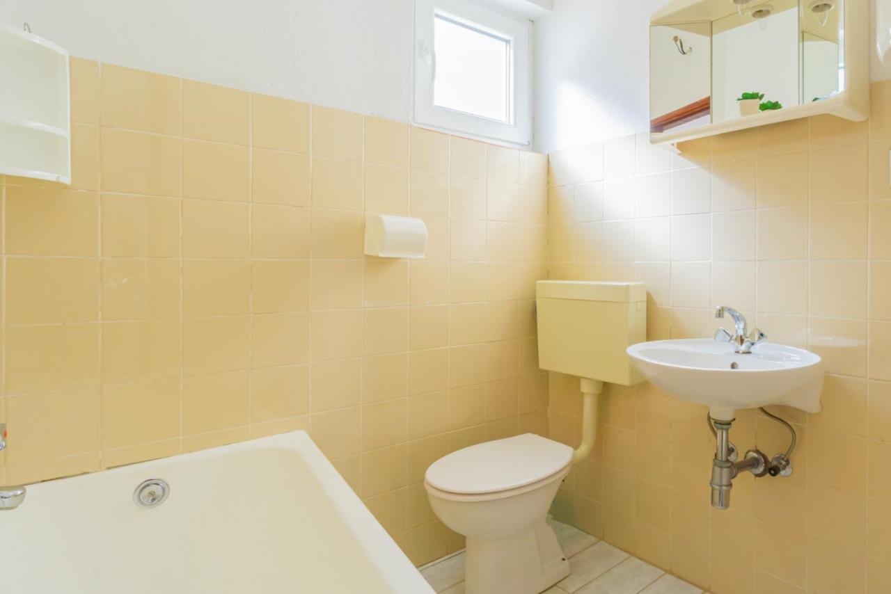 Apartment And Room Bacic Метайна Екстериор снимка
