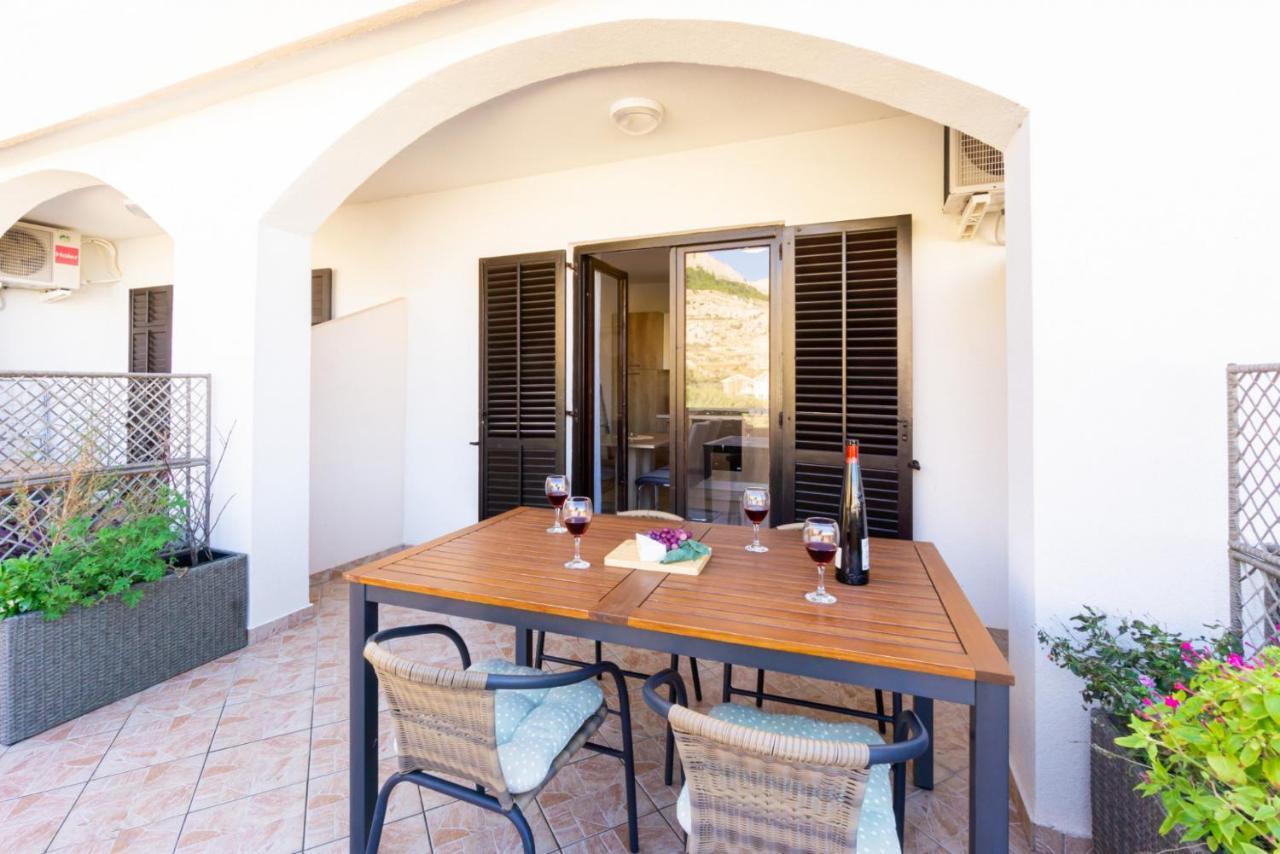 Apartment And Room Bacic Метайна Екстериор снимка