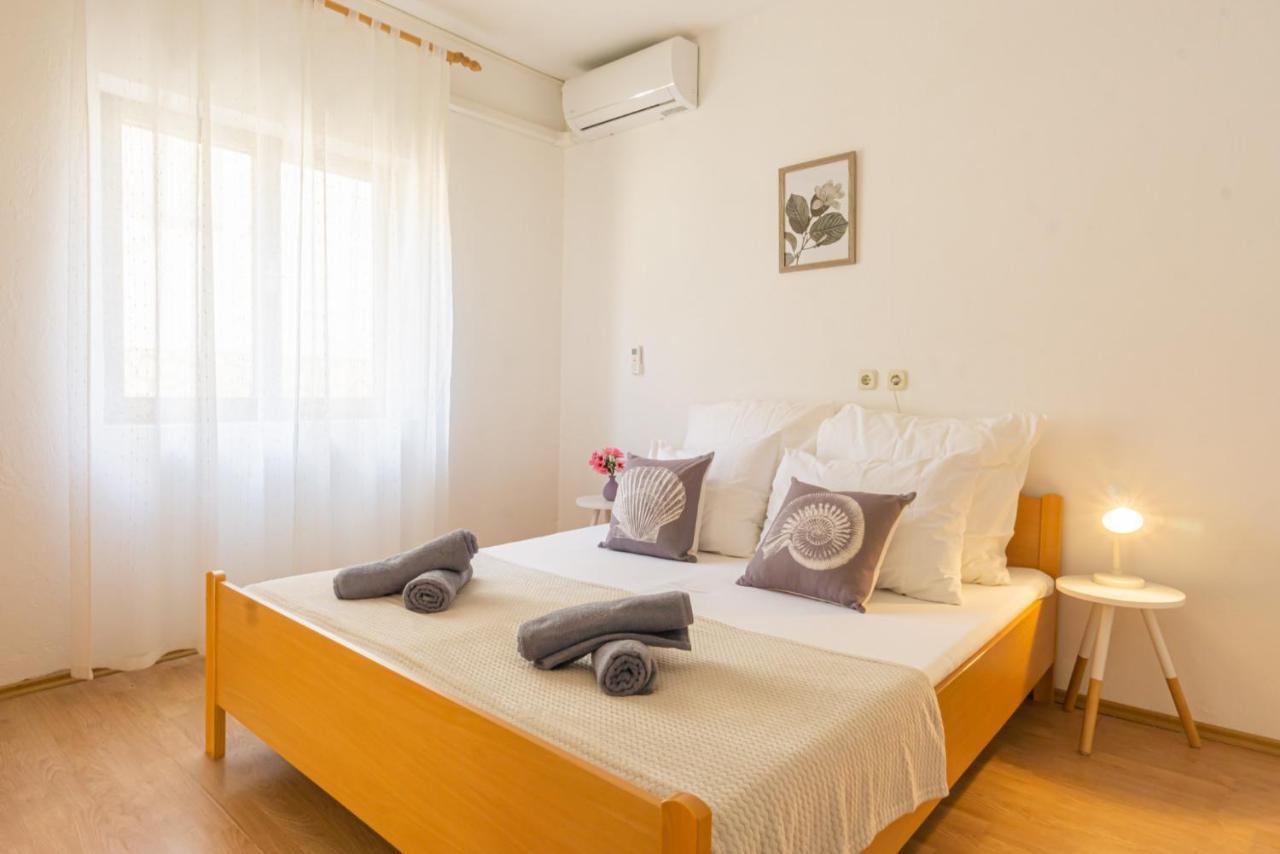 Apartment And Room Bacic Метайна Екстериор снимка