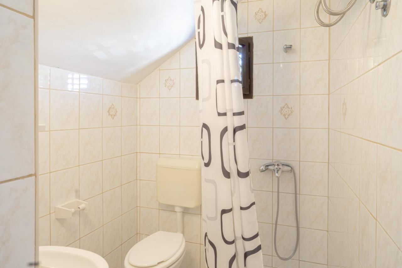 Apartment And Room Bacic Метайна Екстериор снимка