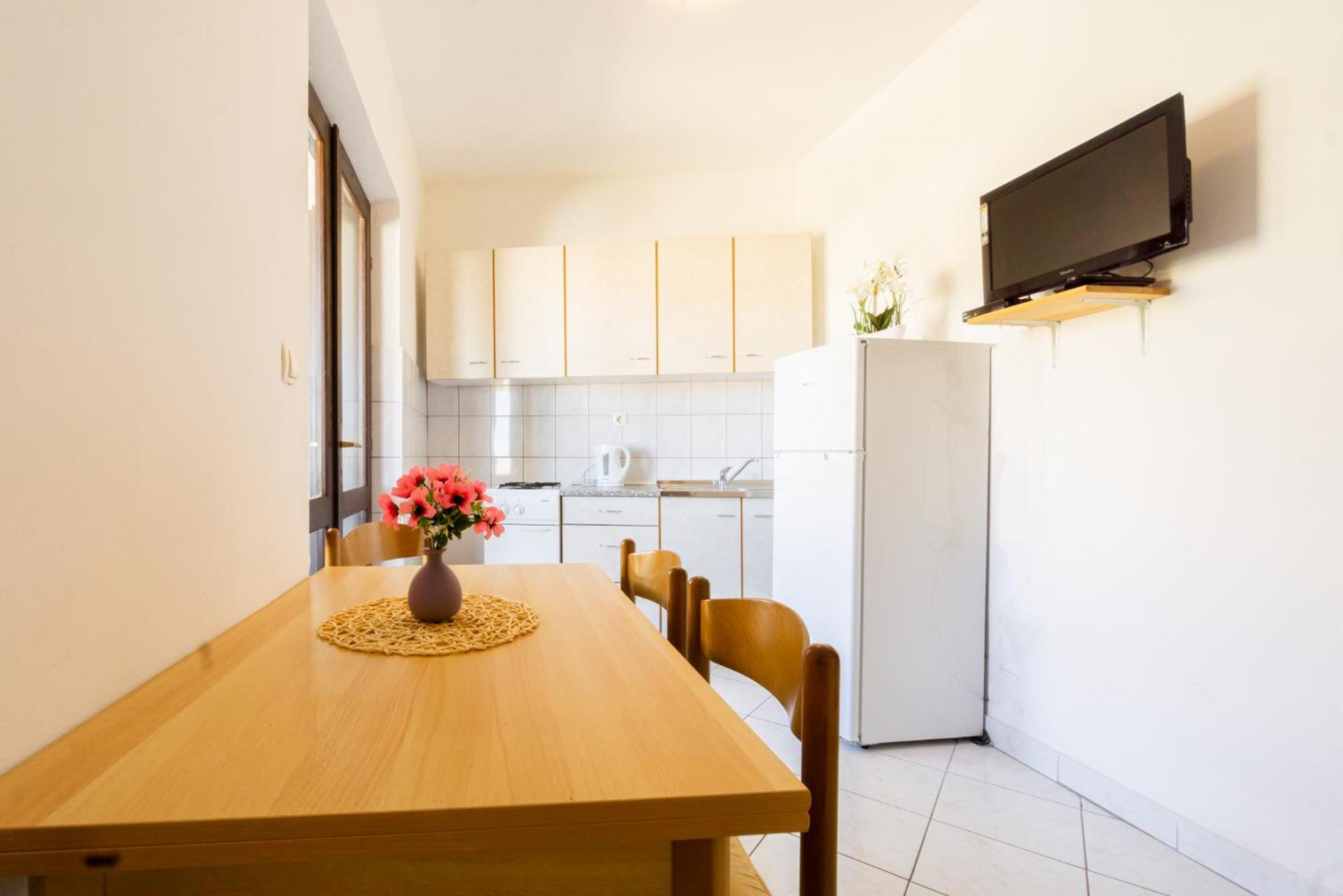 Apartment And Room Bacic Метайна Стая снимка