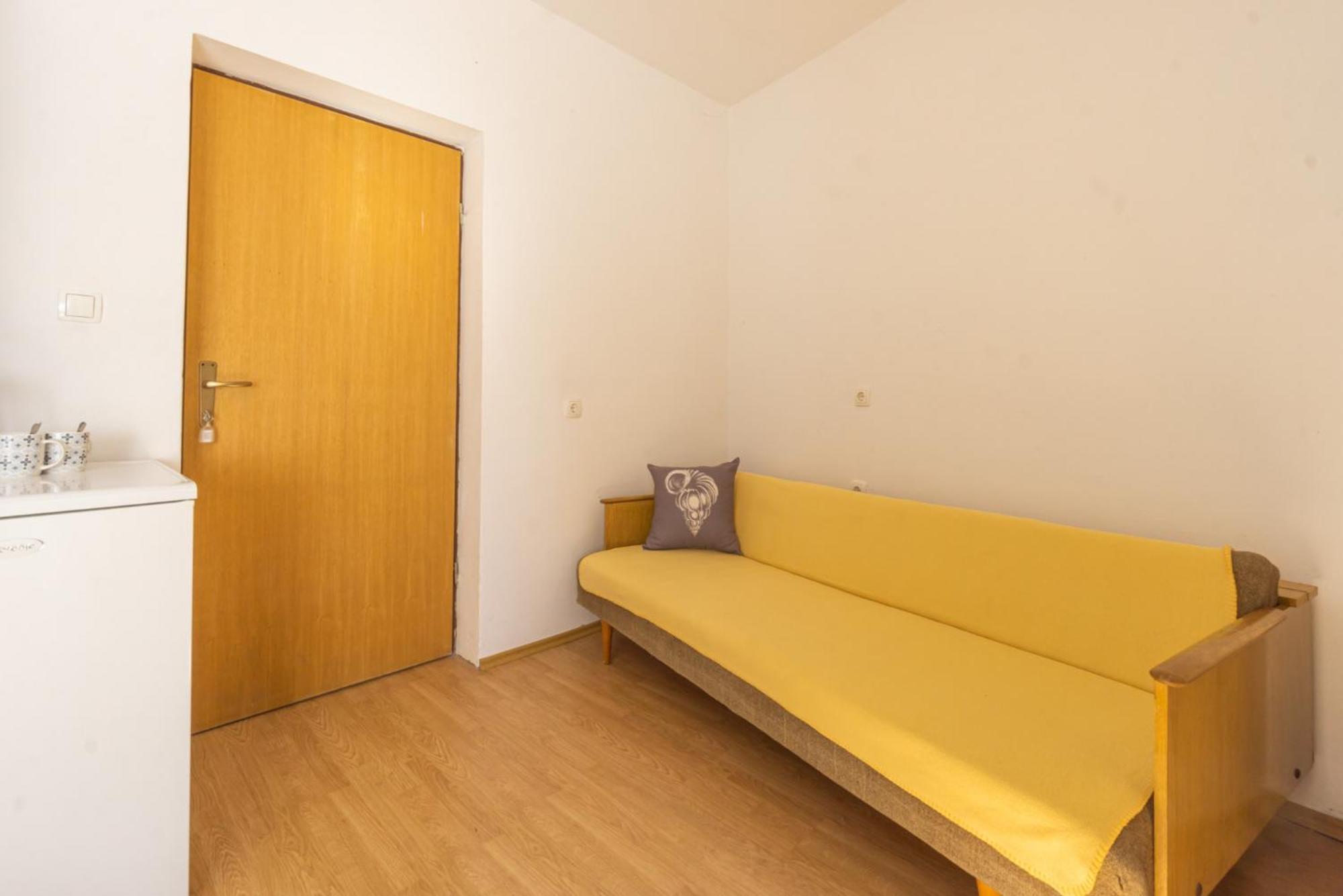 Apartment And Room Bacic Метайна Стая снимка