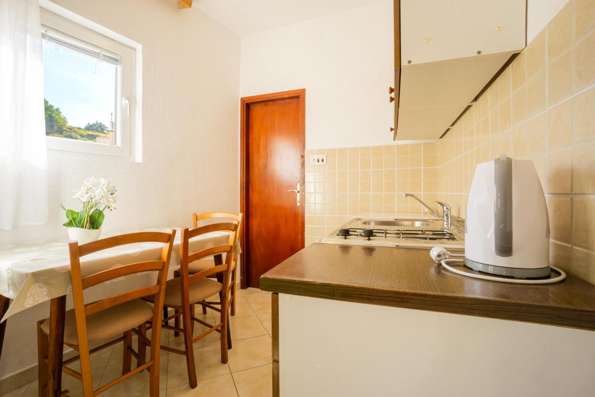 Apartment And Room Bacic Метайна Стая снимка