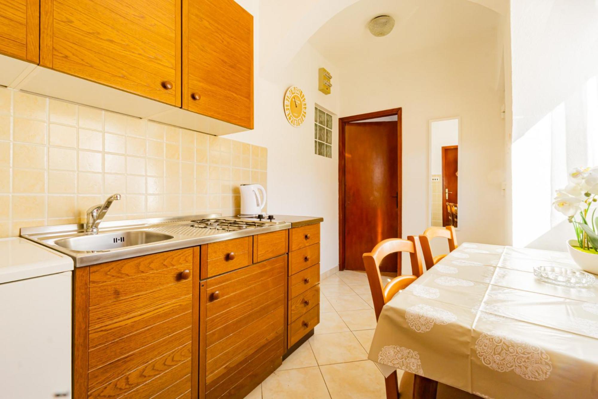 Apartment And Room Bacic Метайна Стая снимка